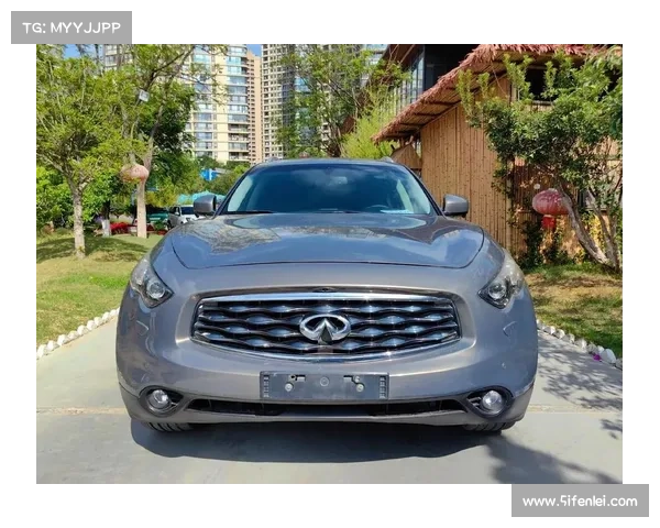 KT绞牙避震加持，英菲尼迪FX35改装低趴造型更具力量动感